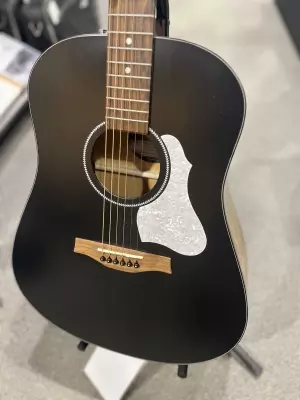 Seagull Guitars - S6 Classic Black A/E Acoustic Guitar 2